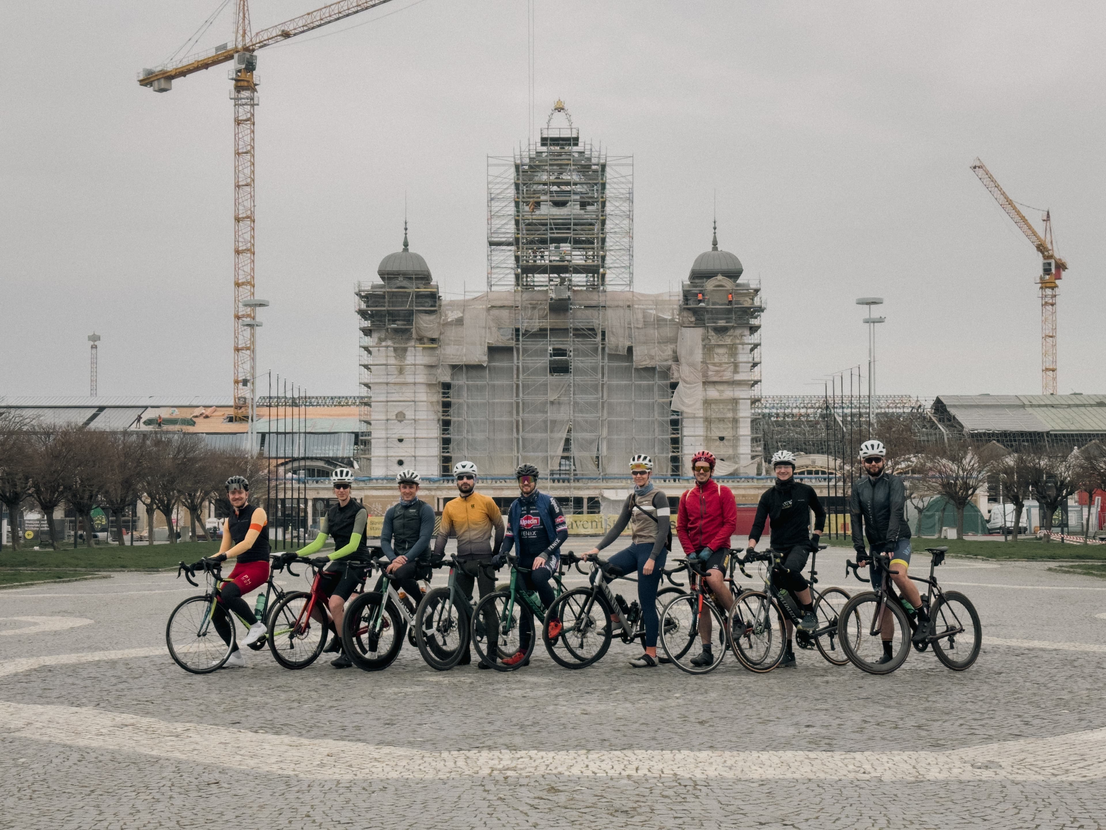 Peloton Ronde Van Praageren 2025 na startu u Výstaviště